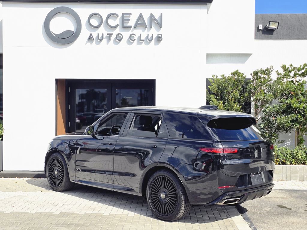 Used 2023 Land Rover Range Rover Sport SE Dynamic AWD/4WD image 3