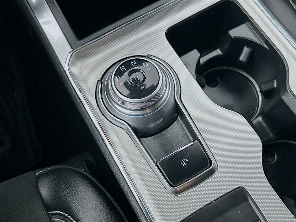 Used 2022 Ford Edge ST image 16