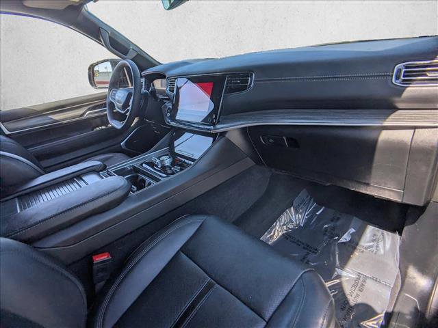 Used 2024 Jeep Wagoneer L Series III w/ Flexible Seating Group AWD/4WD image 21