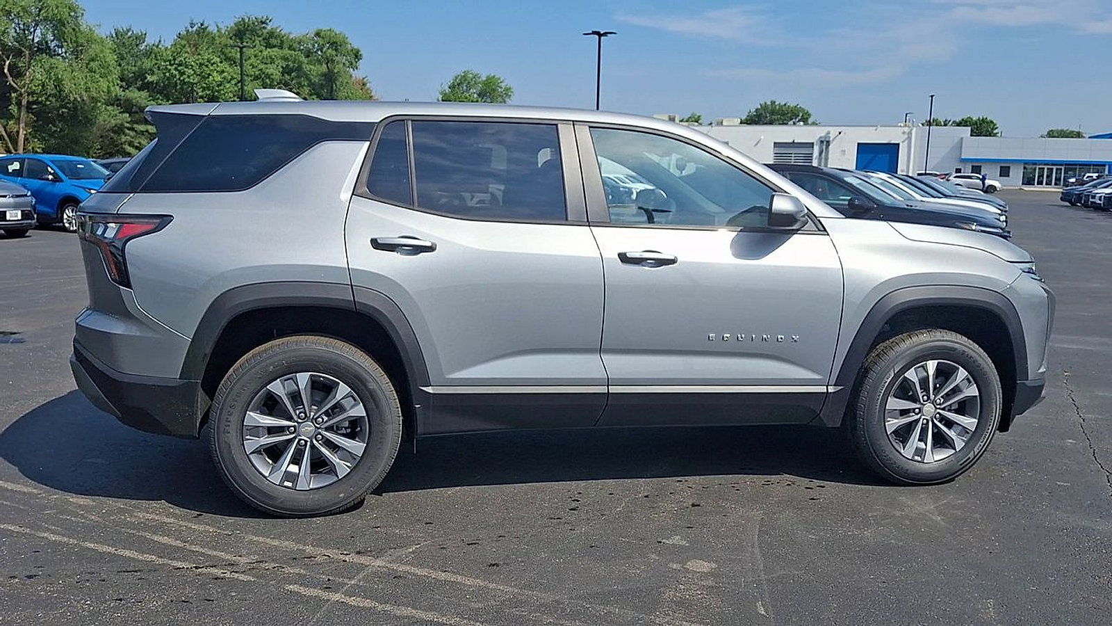 New 2026 Chevrolet Equinox LT FWD image 3