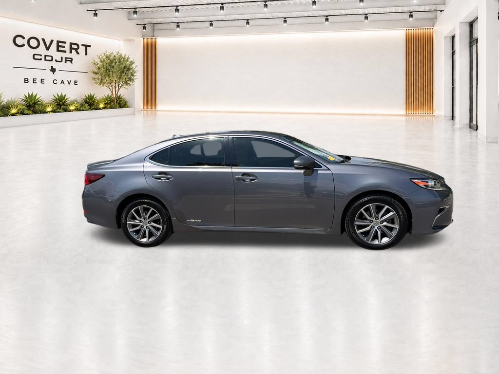 Used 2016 Lexus ES 300h w/ Luxury Package w/Wood Trim FWD image 14