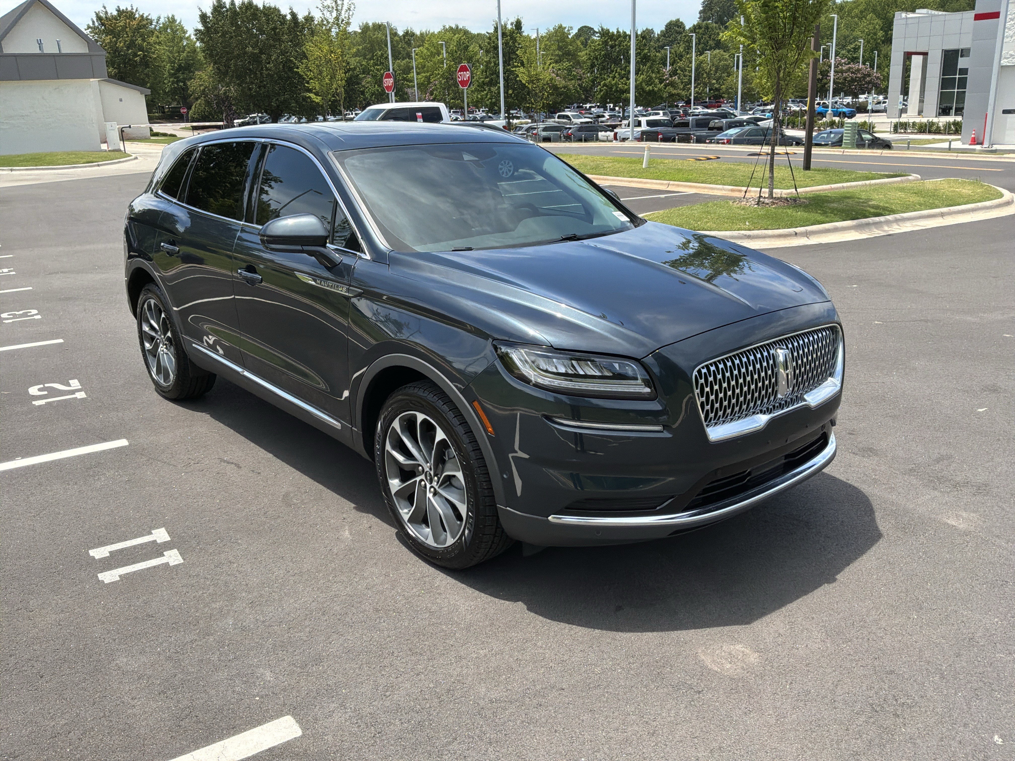Used 2023 Lincoln Nautilus Reserve w/ Equipment Group 201A AWD/4WD image 2