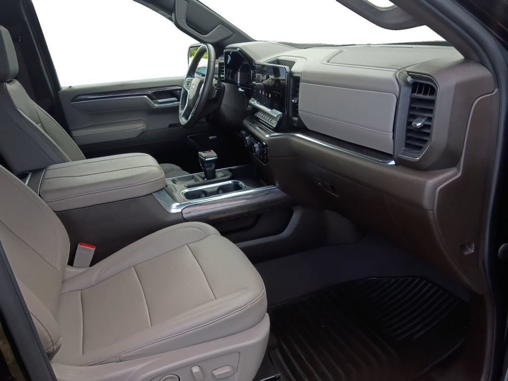 Used 2023 Chevrolet Silverado 1500 LTZ w/ LTZ Convenience Package II AWD/4WD image 26