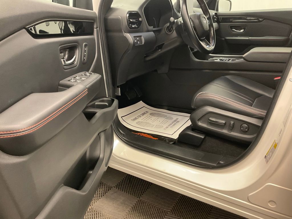 Used 2023 Honda Pilot TrailSport image 4