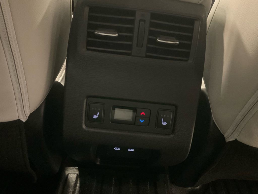 Used 2025 Mitsubishi Outlander AWD image 27