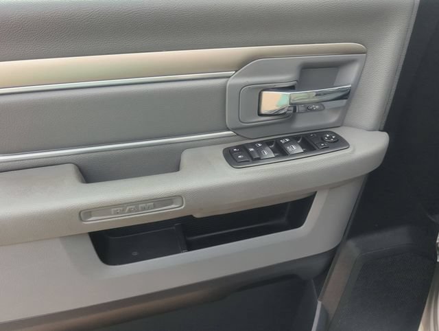 Used 2017 RAM 1500 Classic SLT AWD/4WD image 13
