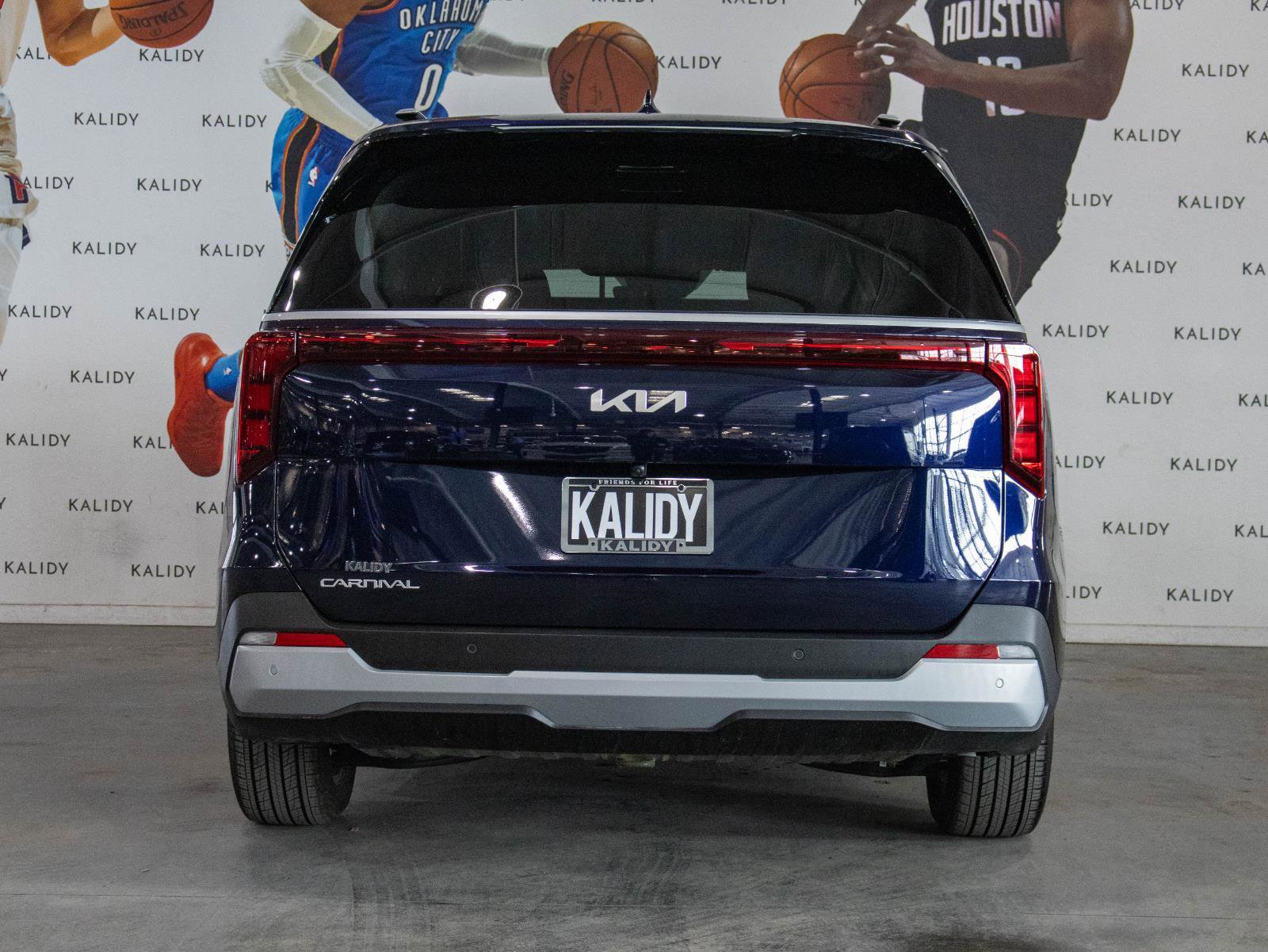 Used 2026 Kia Carnival EX image 23