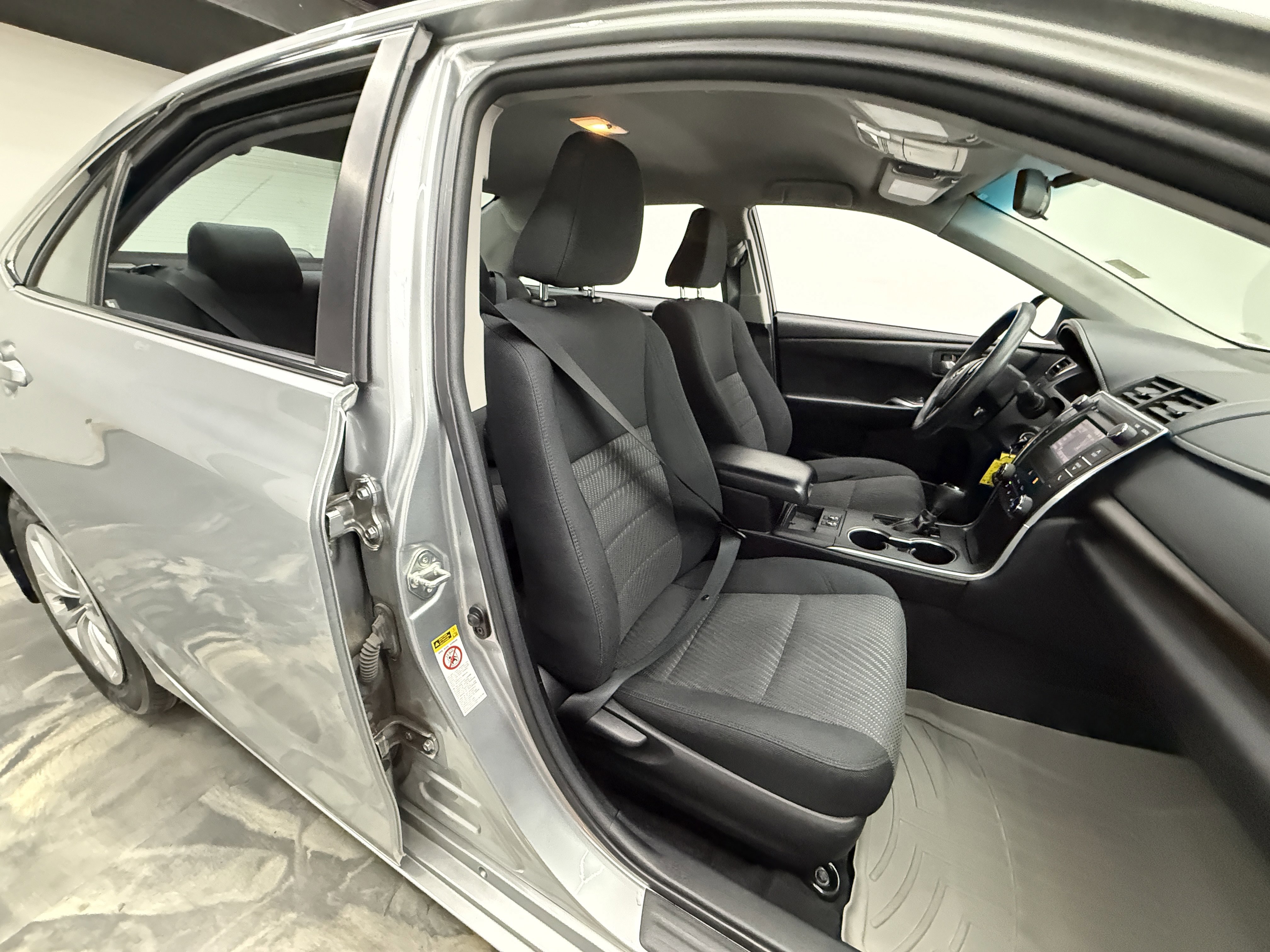 Used 2017 Toyota Camry LE image 20