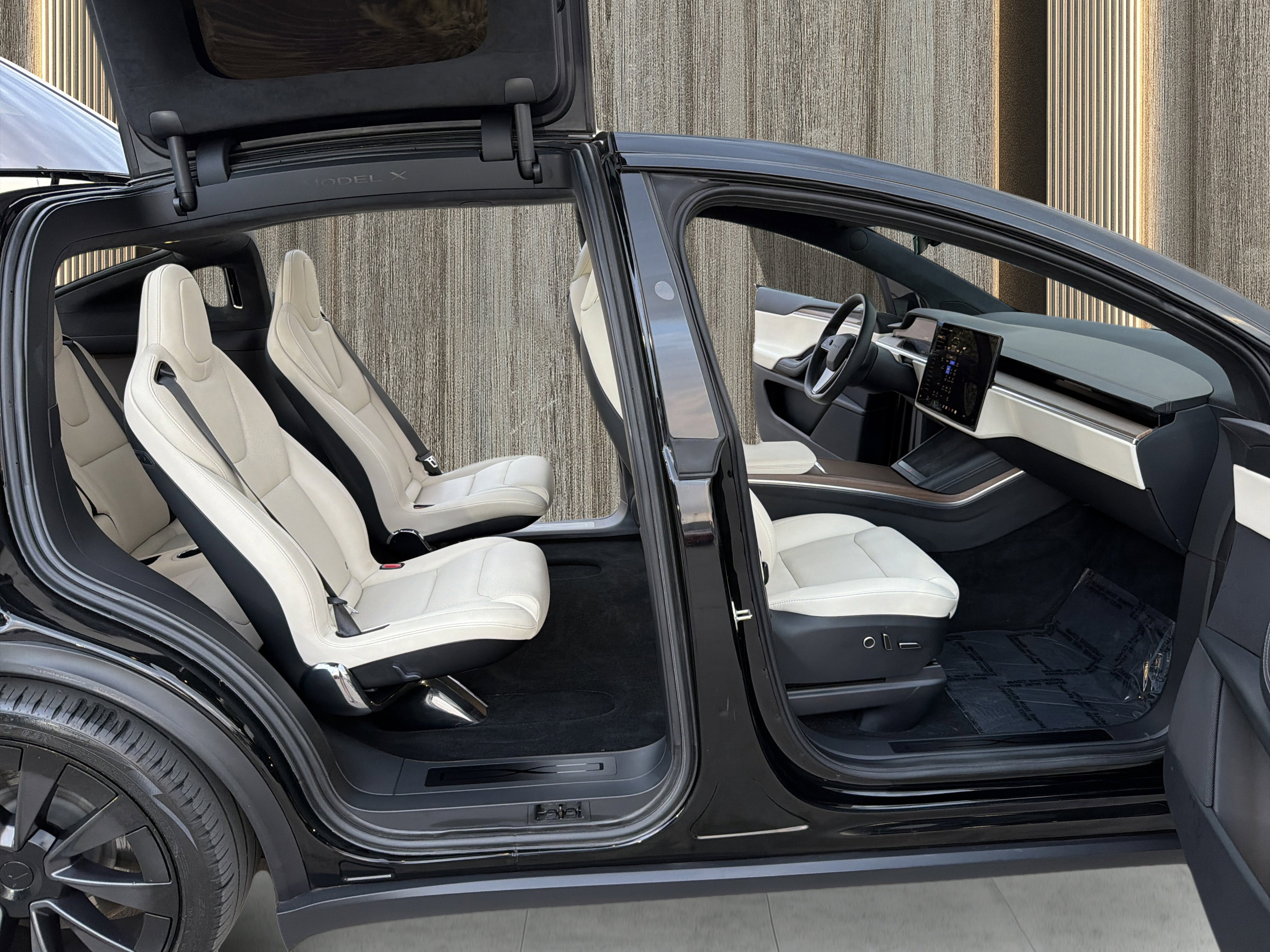 Used 2023 Tesla Model X AWD/4WD image 38