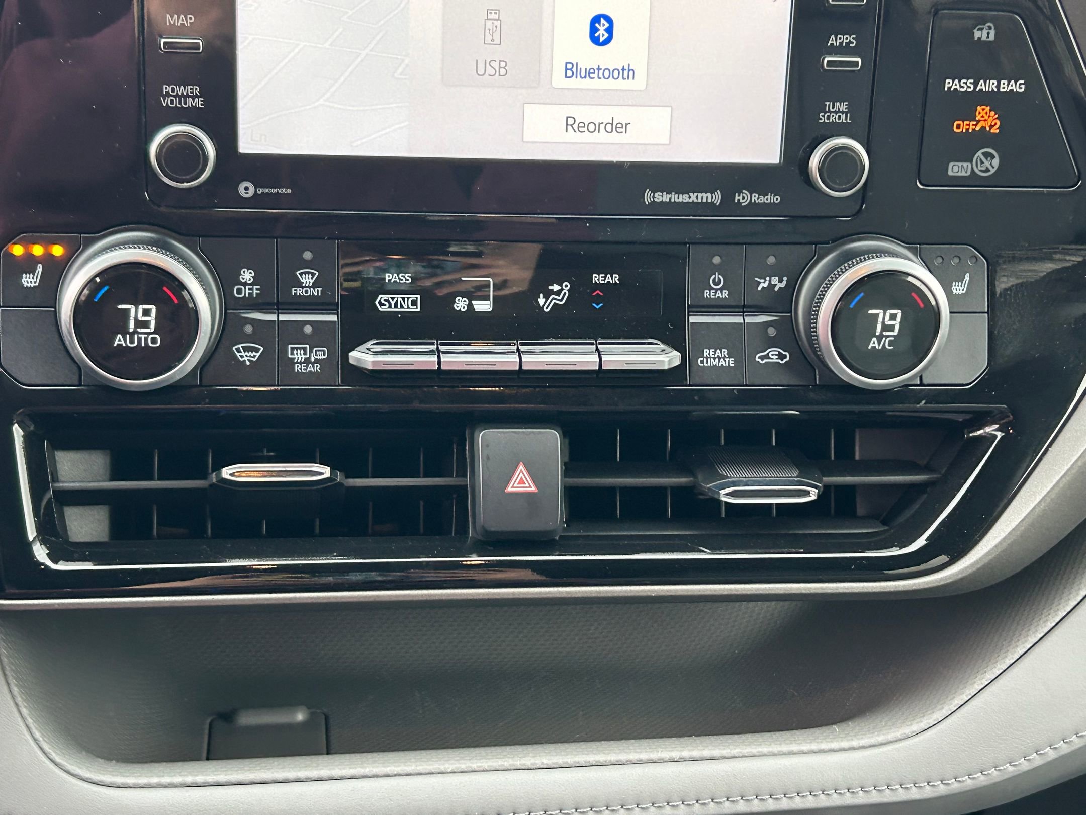 Used 2021 Toyota Highlander XLE image 21