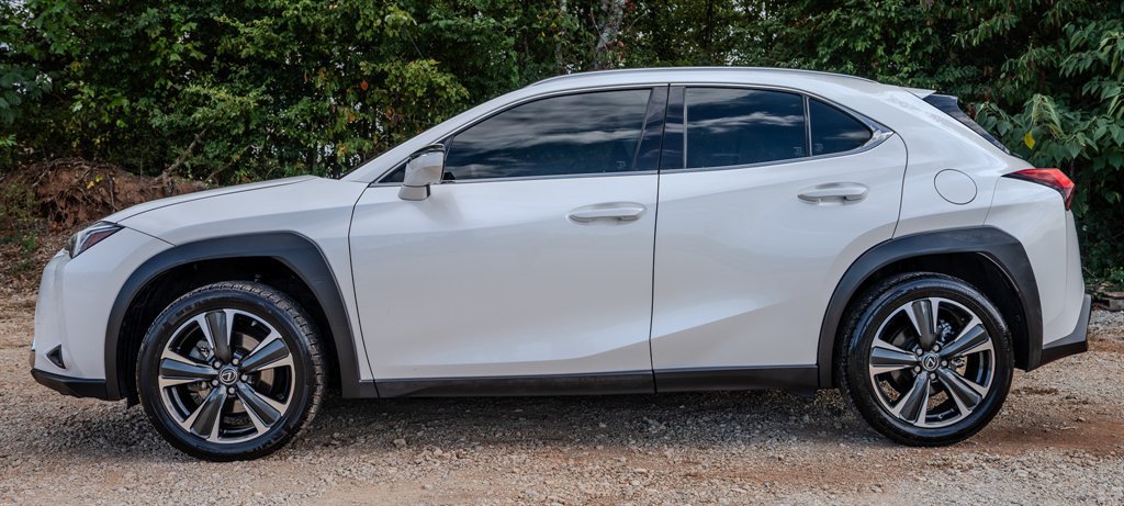 Used 2019 Lexus UX 200 FWD image 2