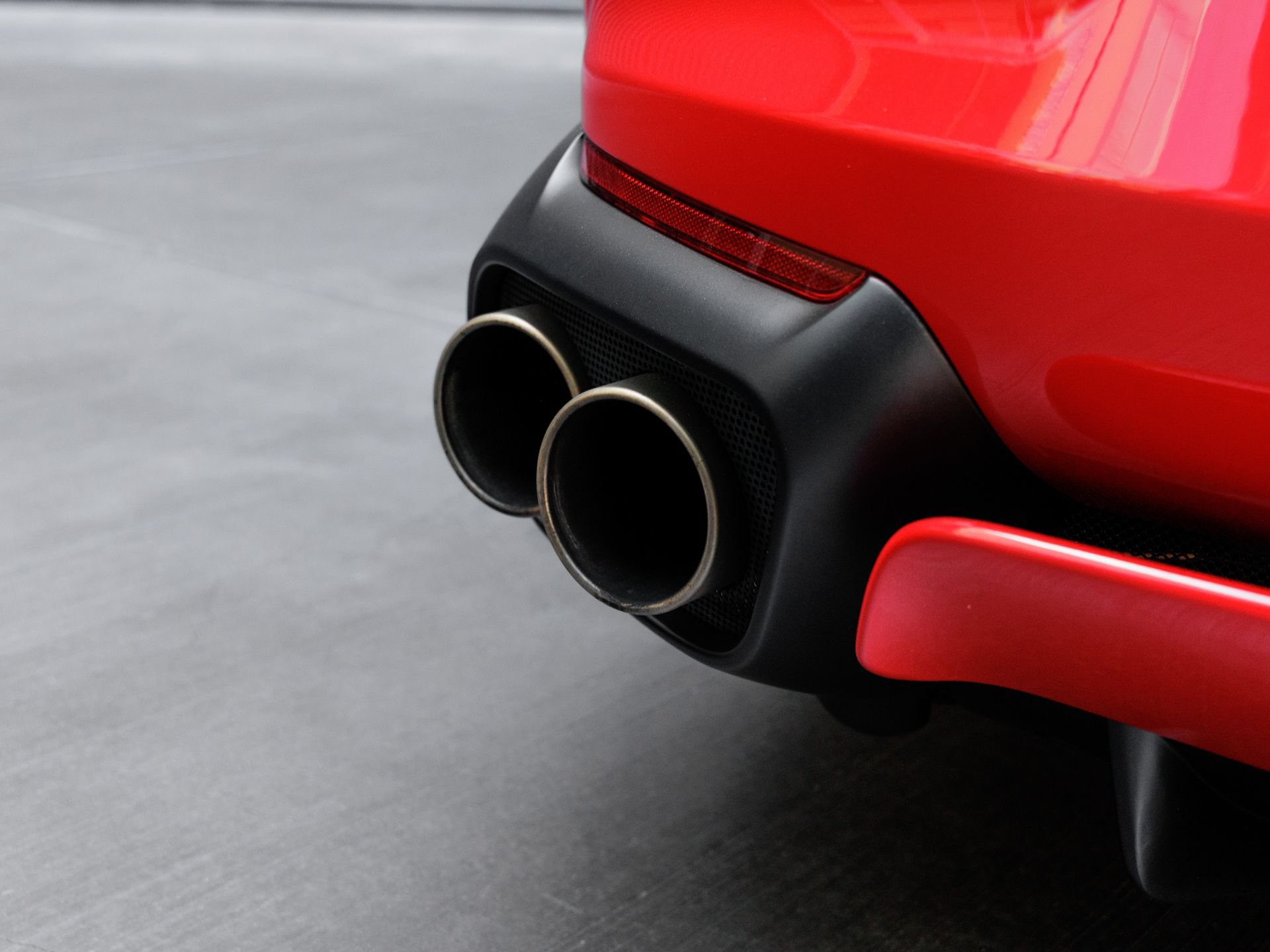 Used 2019 Ferrari 812 Superfast RWD image 34