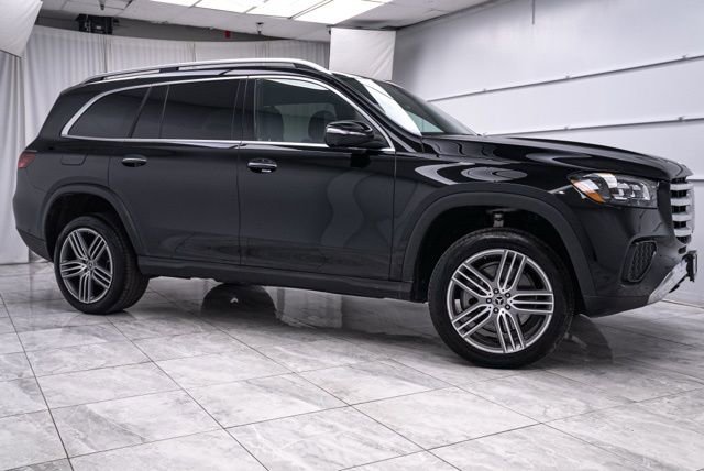 Used 2025 Mercedes-Benz GLS 450 4MATIC image 2