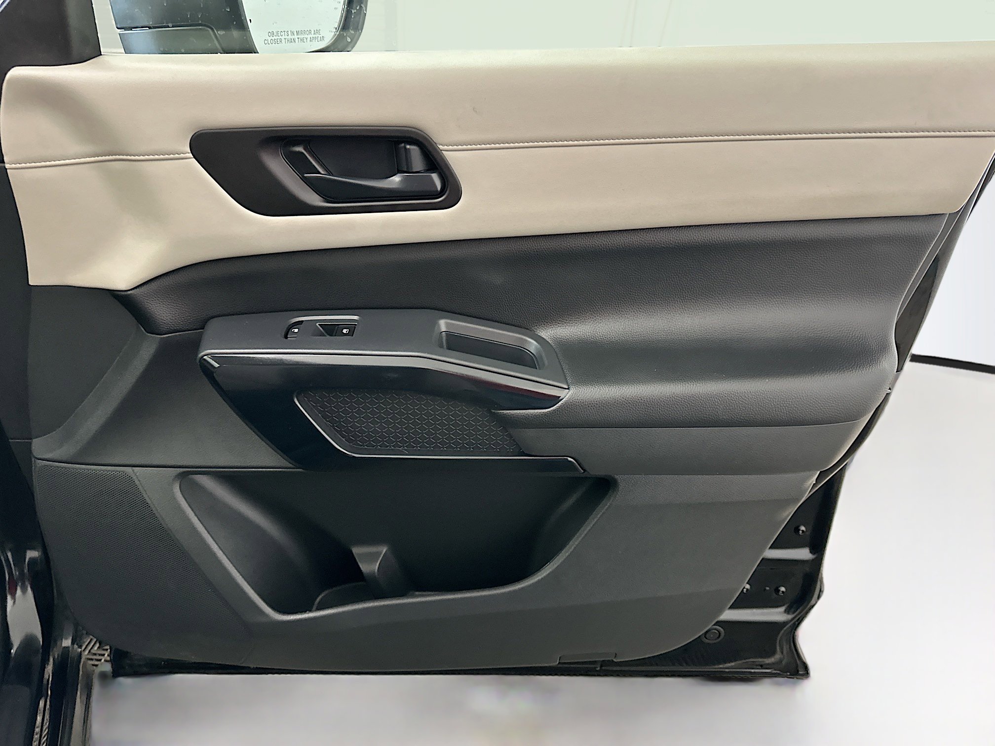 Used 2024 Nissan Pathfinder SV w/ SV Premium Package image 35