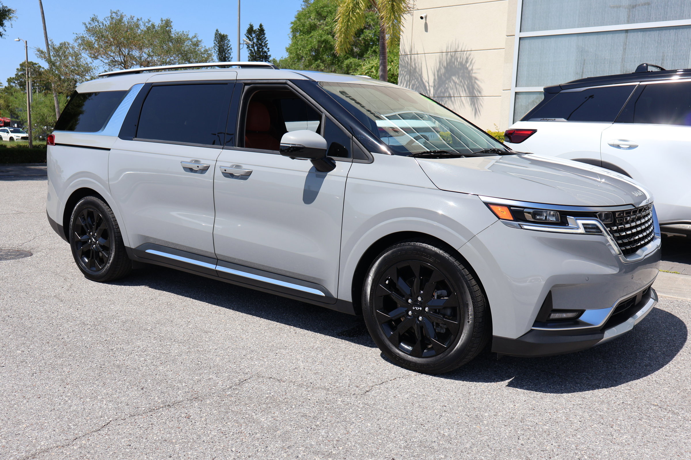 Used 2022 Kia Carnival SX Prestige FWD image 11