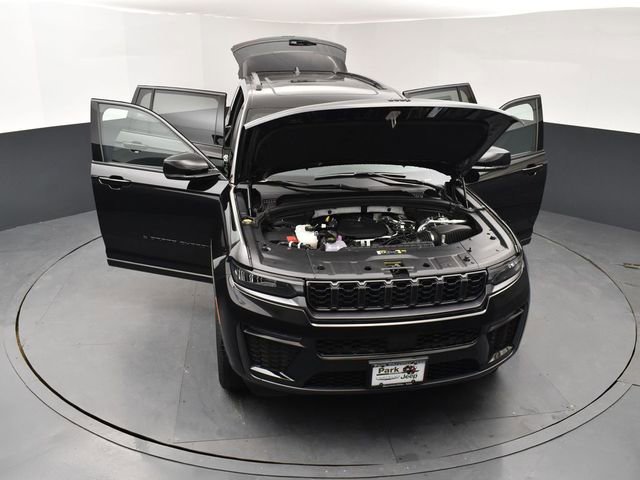 New 2026 Jeep Grand Cherokee L Limited w/ Limited Altitude Package AWD/4WD image 25