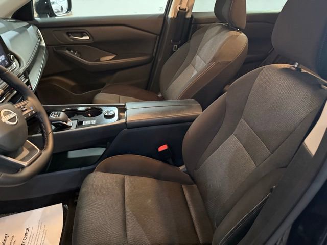 Certified 2025 Nissan Rogue SV image 10