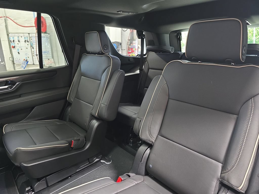 New 2026 GMC Yukon Elevation w/ Elevation Premium Package AWD/4WD image 17