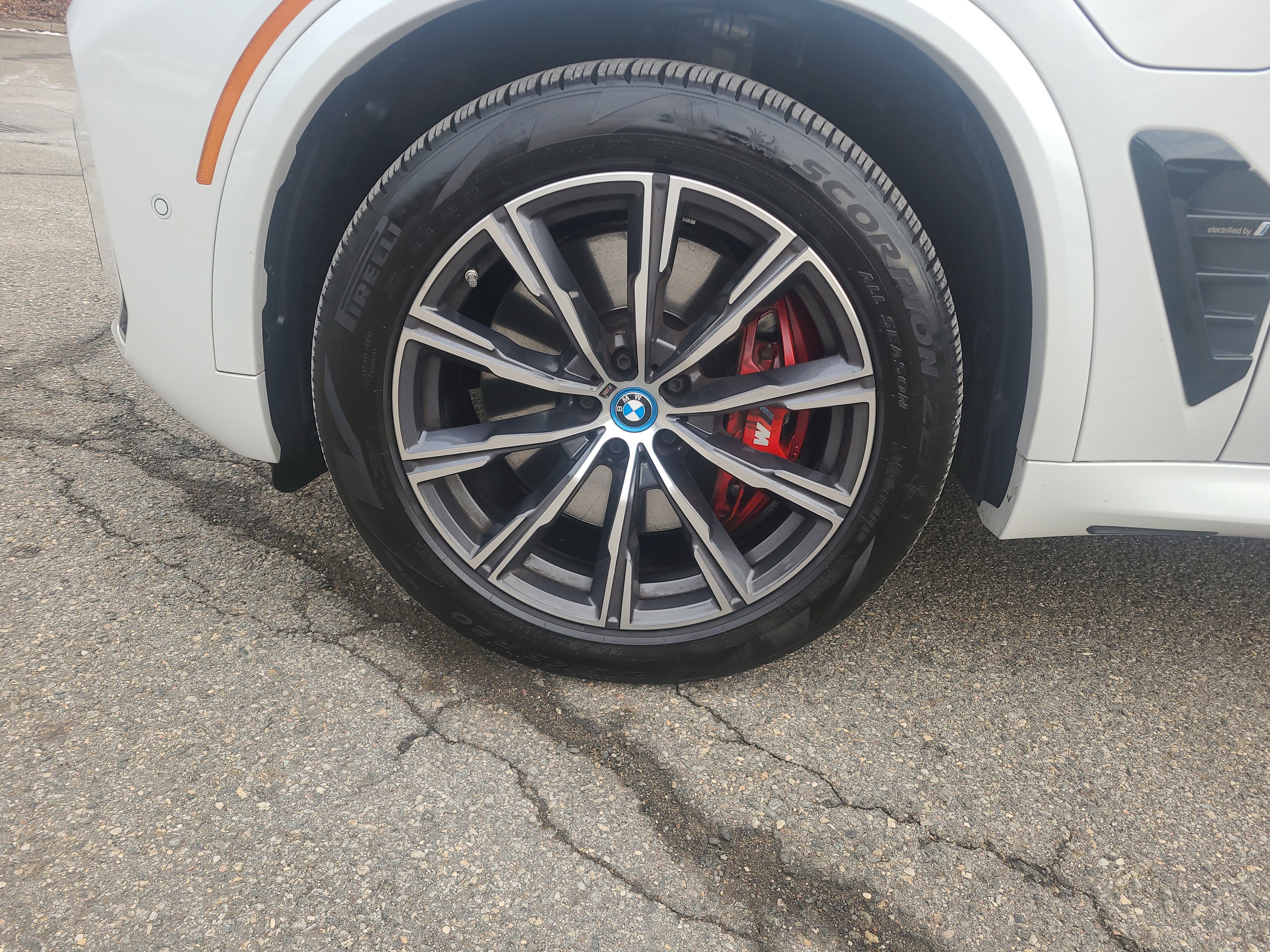 Used 2024 BMW X5 xDrive50e w/ M Sport Package image 10