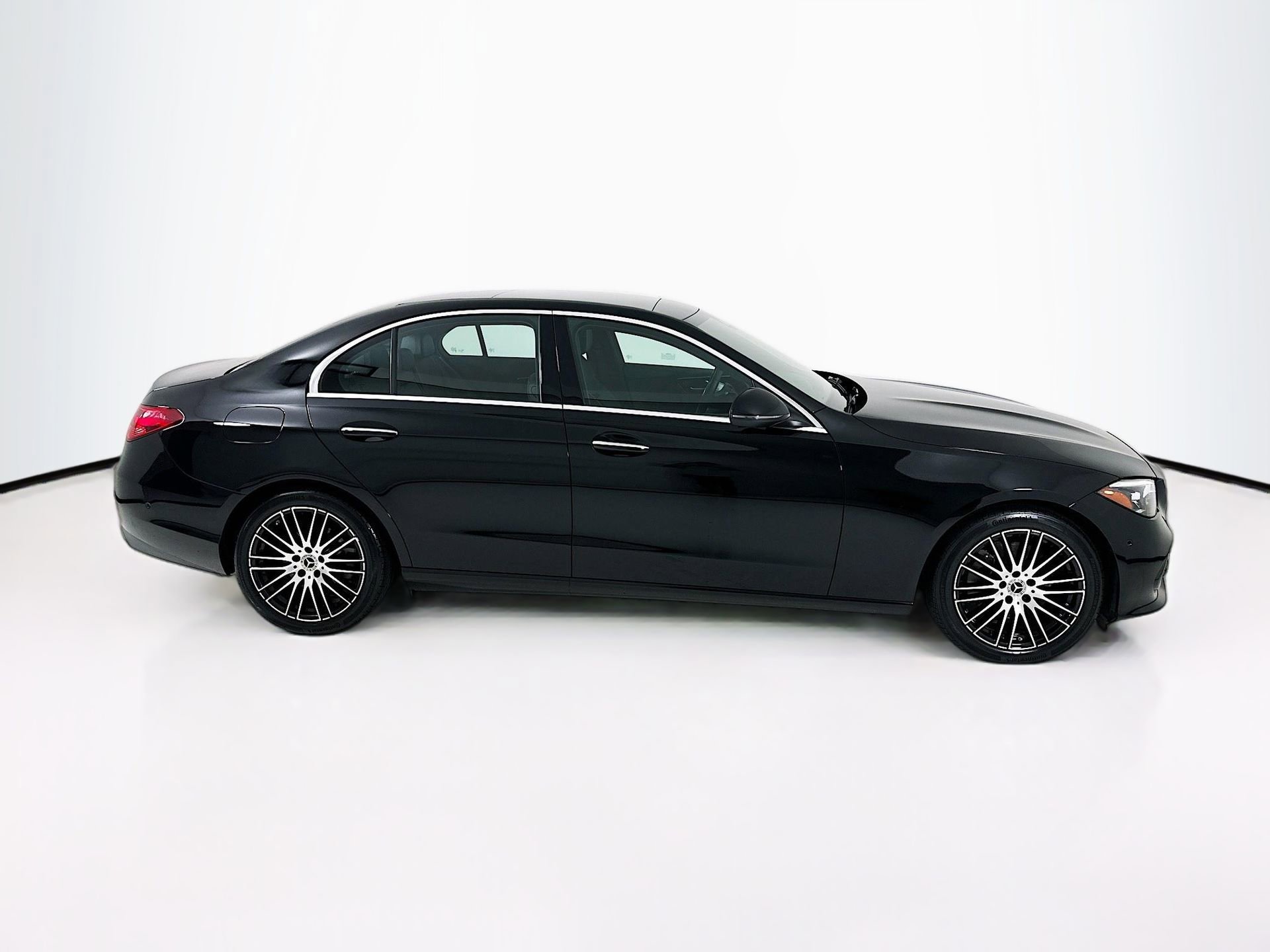 Used 2025 Mercedes-Benz C 300 Sedan image 9