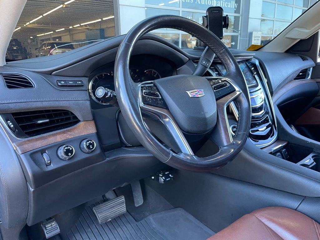 Used 2020 Cadillac Escalade ESV Luxury image 10