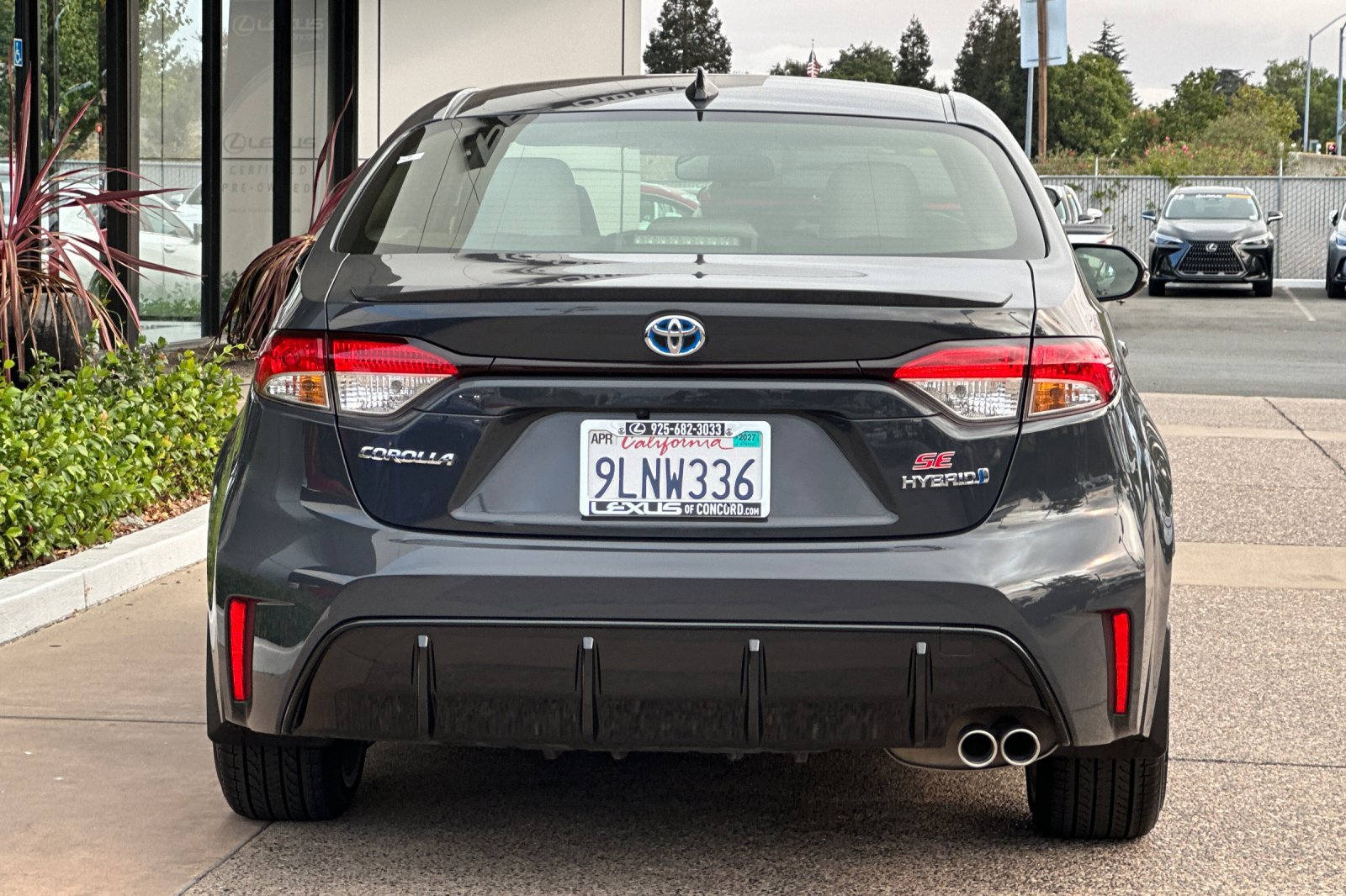 Used 2024 Toyota Corolla SE w/ SE Package FWD image 5