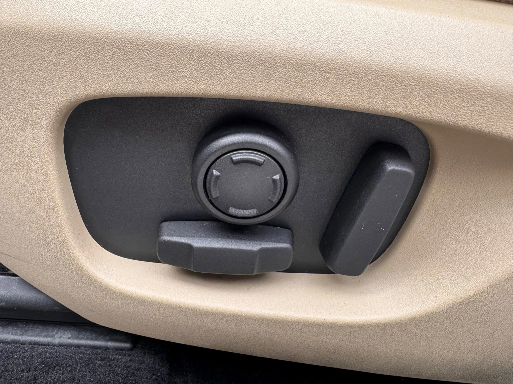 Used 2019 Land Rover Discovery Sport HSE image 12