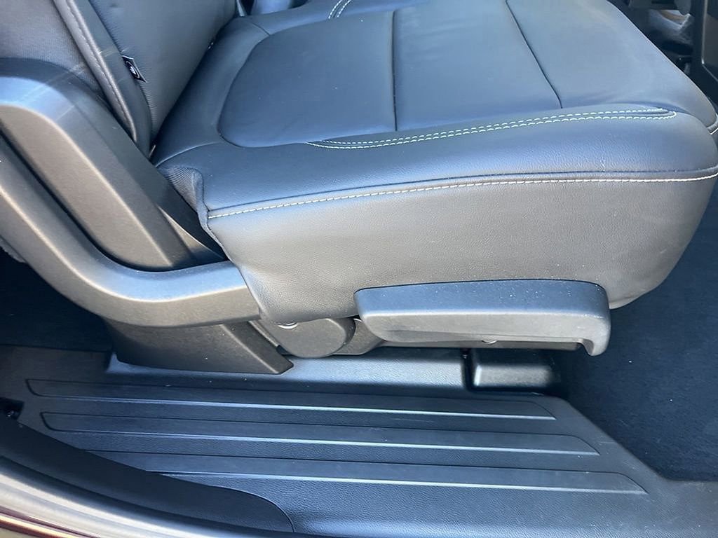 Used 2023 Chevrolet Traverse LT image 57