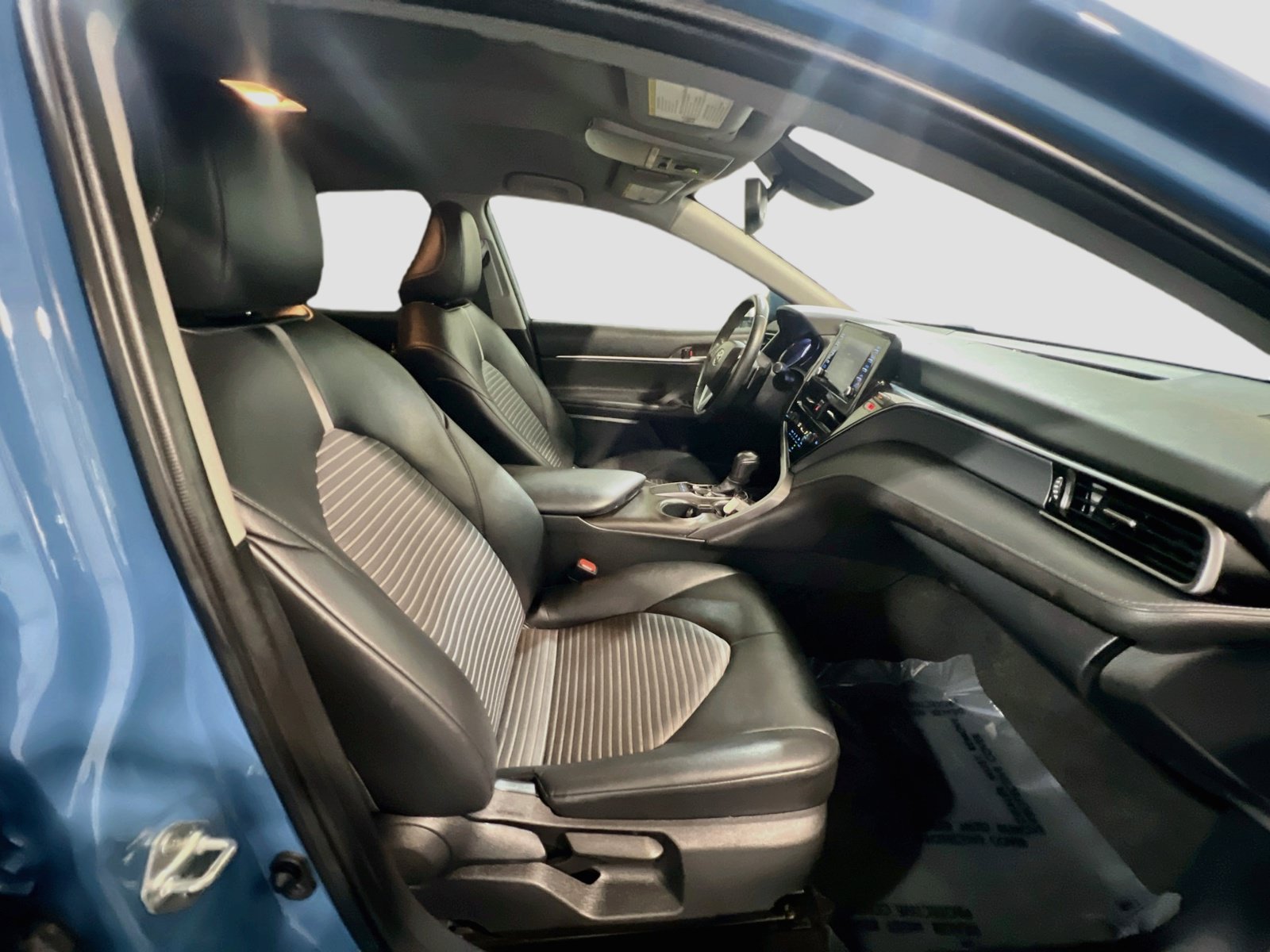Used 2023 Toyota Camry SE w/ Convenience Package FWD image 19