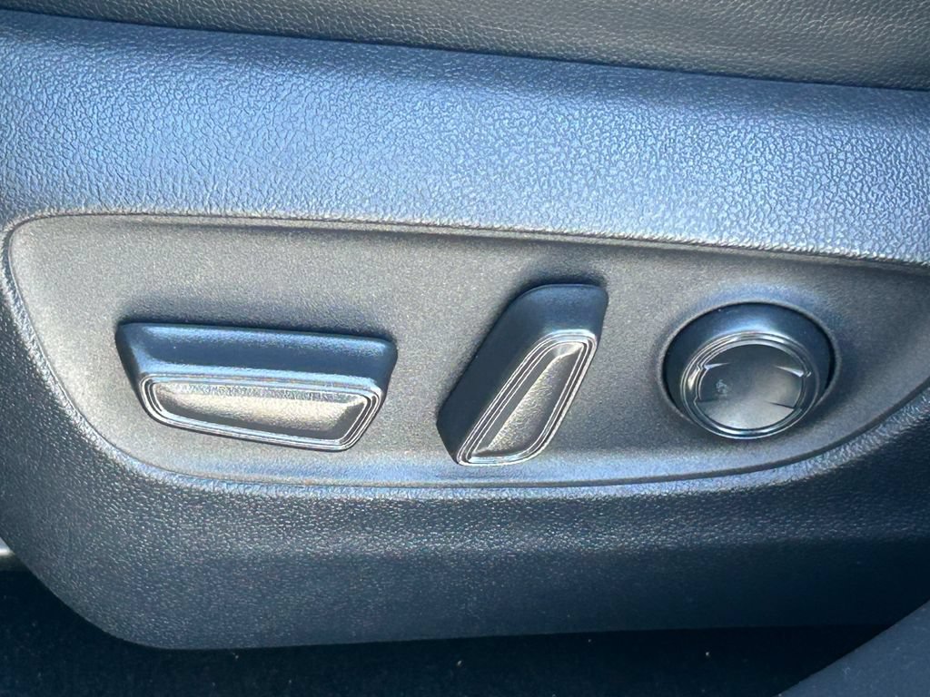 Used 2022 Toyota Highlander XSE AWD/4WD image 28