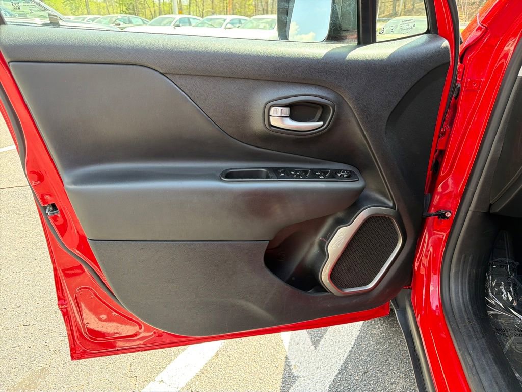 Used 2023 Jeep Renegade Latitude image 13