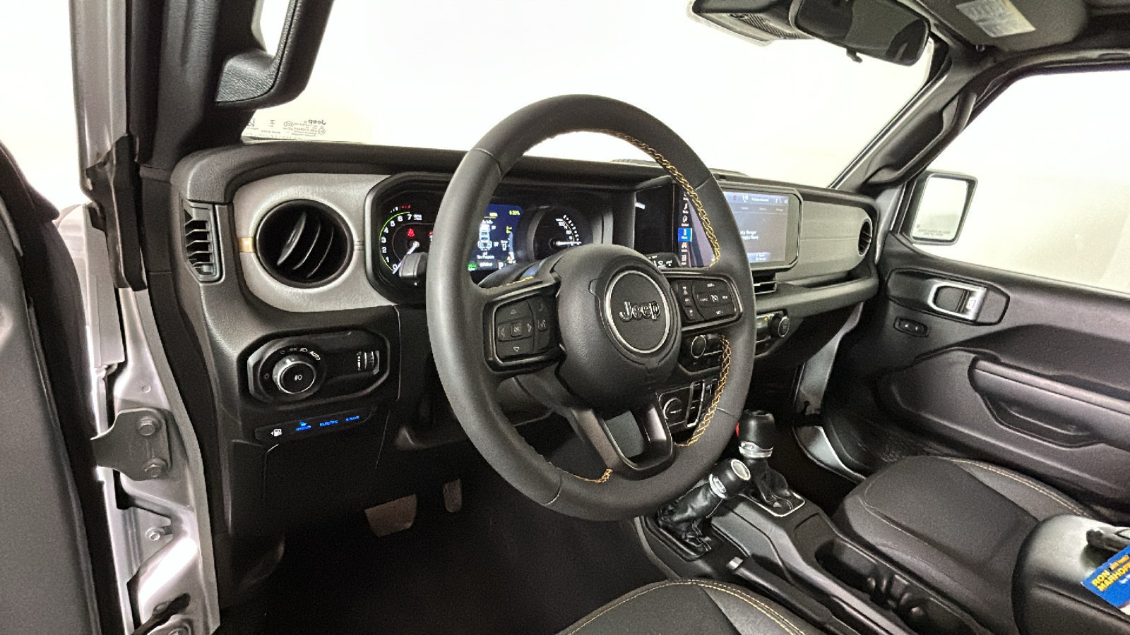 Used 2024 Jeep Wrangler Unlimited w/ Convenience Group AWD/4WD image 16