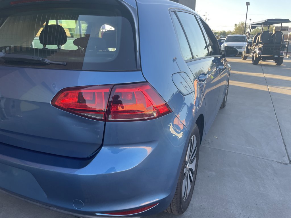 Used 2016 Volkswagen e-Golf SE w/ DC Fast Charging Package image 12