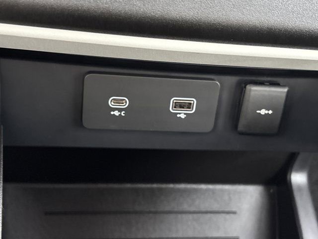 Used 2024 Land Rover Defender 90 S image 35