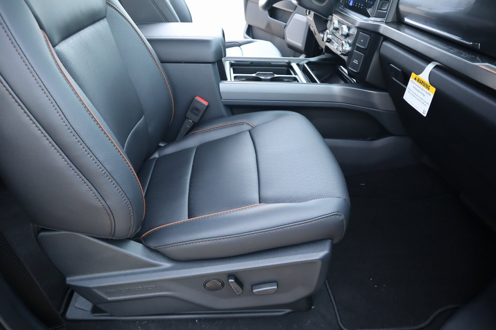 New 2026 Ford F250 Lariat w/ Black Appearance Package image 15