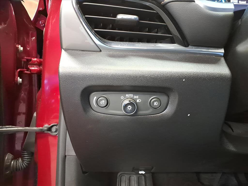 Used 2019 Chevrolet Traverse LT image 12