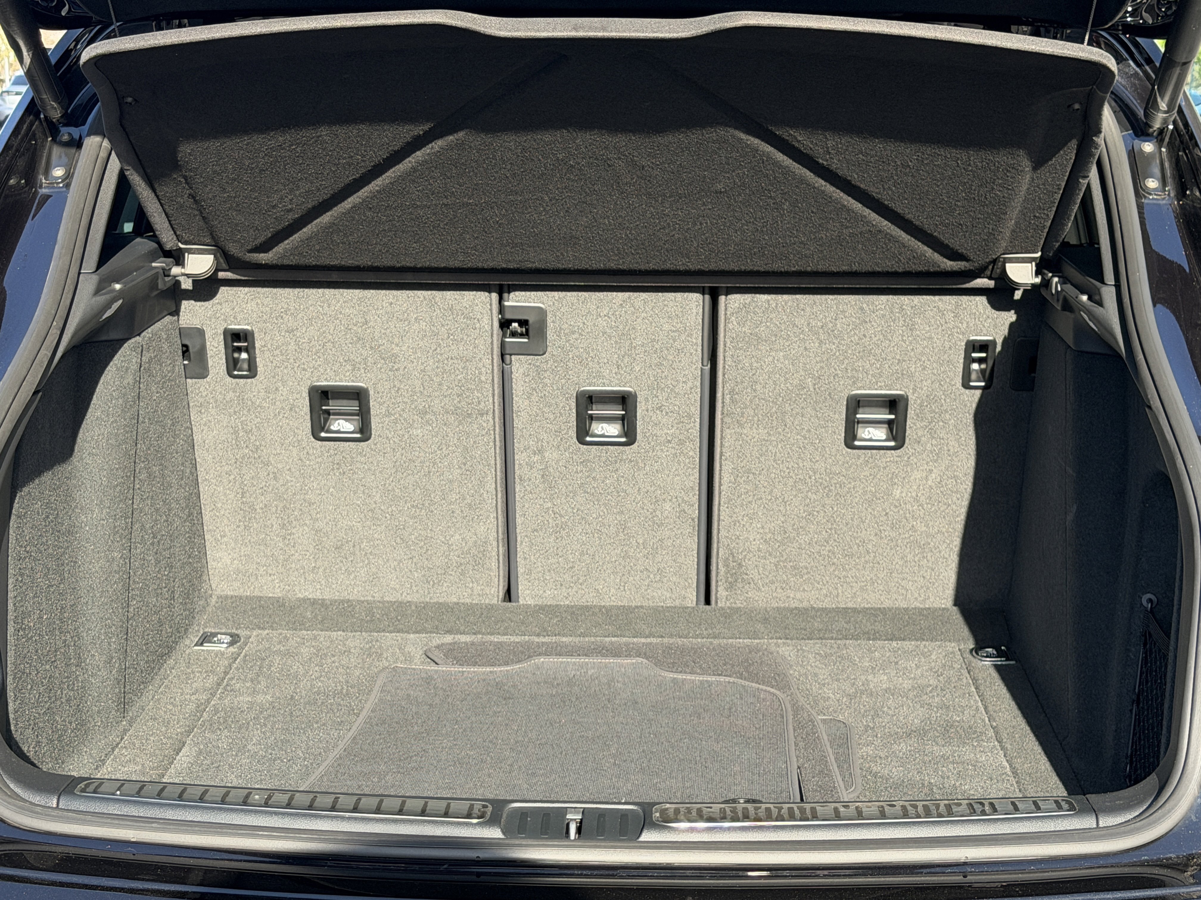 Certified 2025 Porsche Macan Turbo image 15