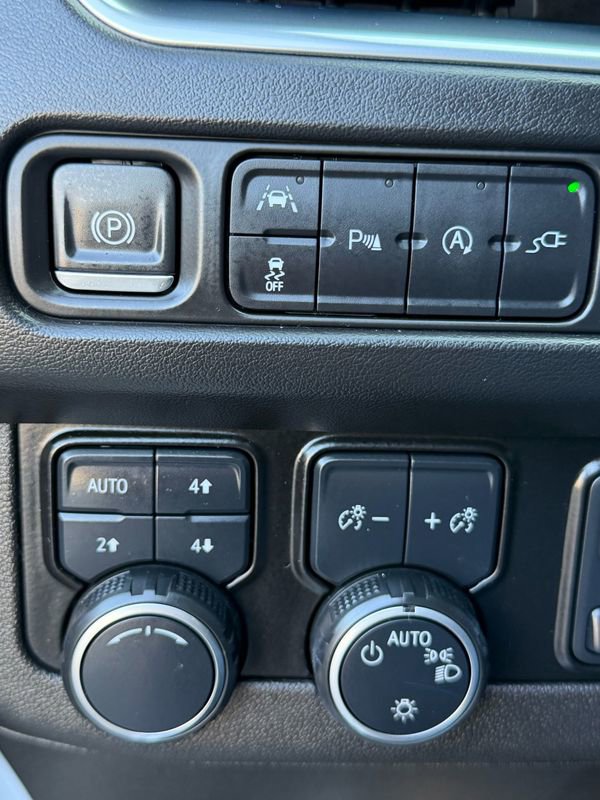 Used 2021 Chevrolet Tahoe LT w/ LT Signature Package image 19