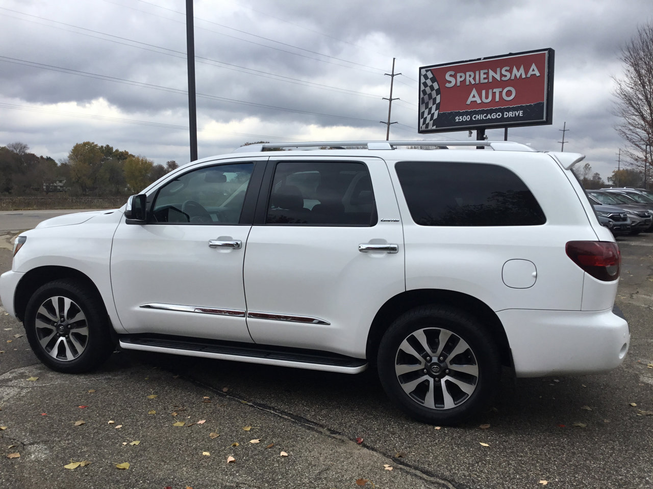 Used 2019 Toyota Sequoia Limited w/ Safety & Convenience Package image 11