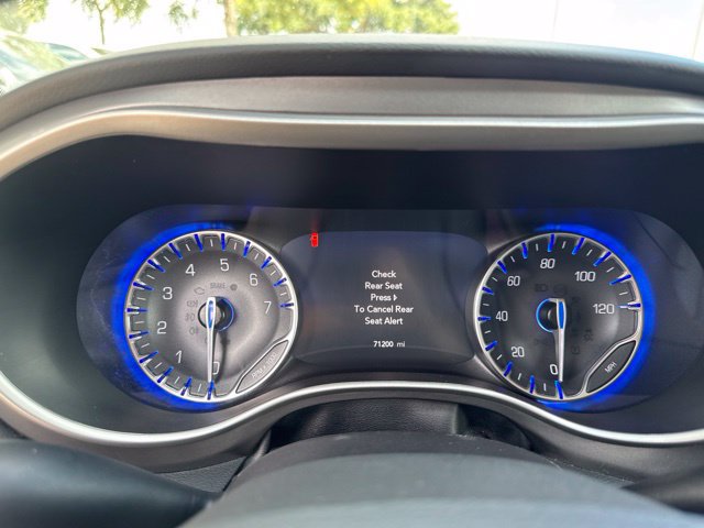 Used 2023 Chrysler Pacifica Touring-L FWD image 20