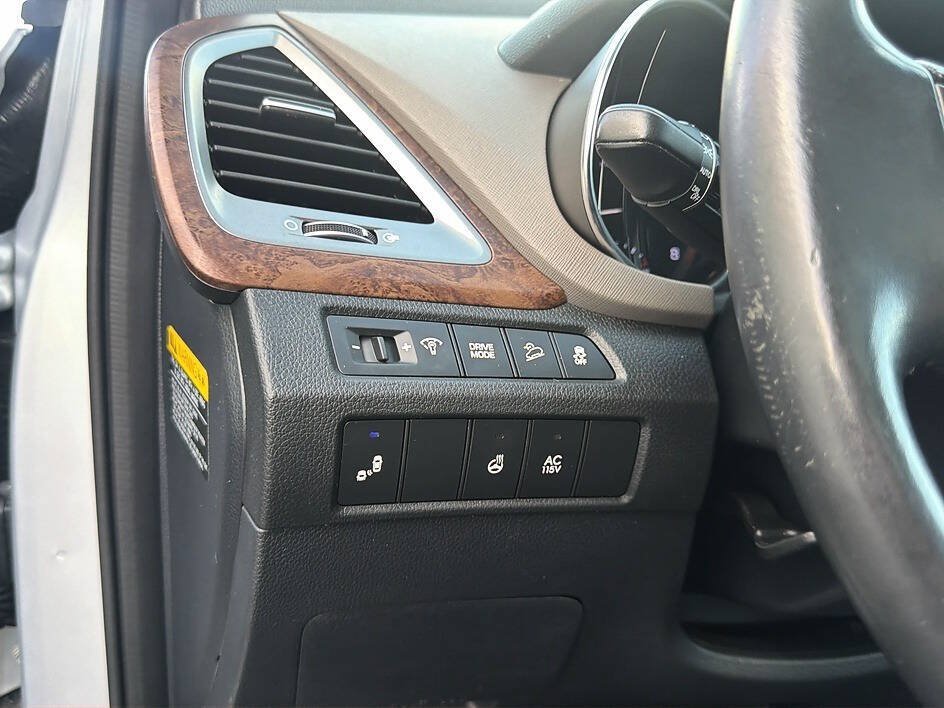 Used 2018 Hyundai Santa Fe FWD w/ Cargo Package image 7
