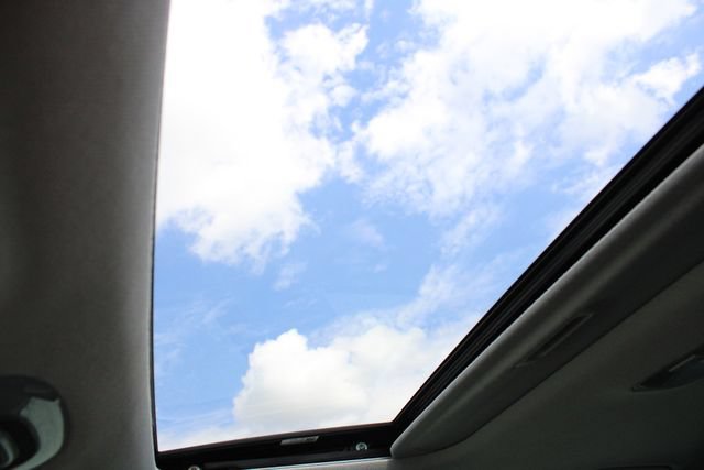Used 2023 Hyundai Elantra Limited FWD image 5