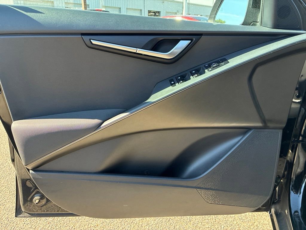 Used 2023 Kia Niro LX FWD image 12