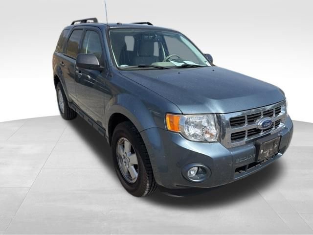 Used 2011 Ford Escape XLT image 2