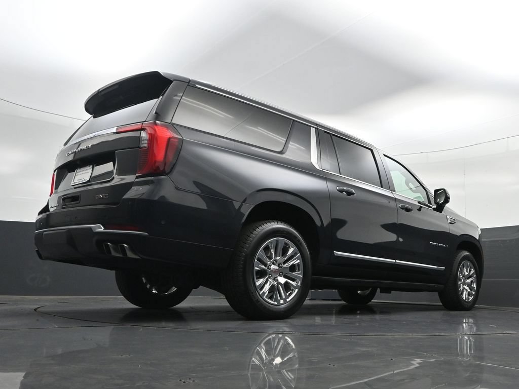 Used 2025 GMC Yukon XL Denali AWD/4WD image 34