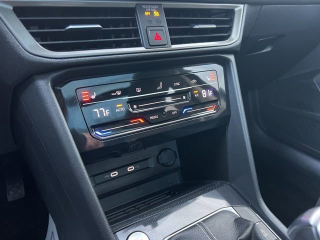 Certified 2025 Volkswagen Taos SE image 19