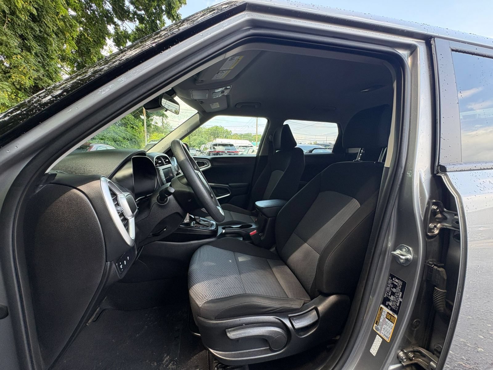 Used 2025 Kia Soul LX w/ LX Technology Package FWD image 24