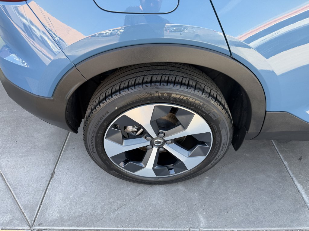 Used 2023 Volvo XC40 B4 Plus w/ Protection Package Premier FWD image 15