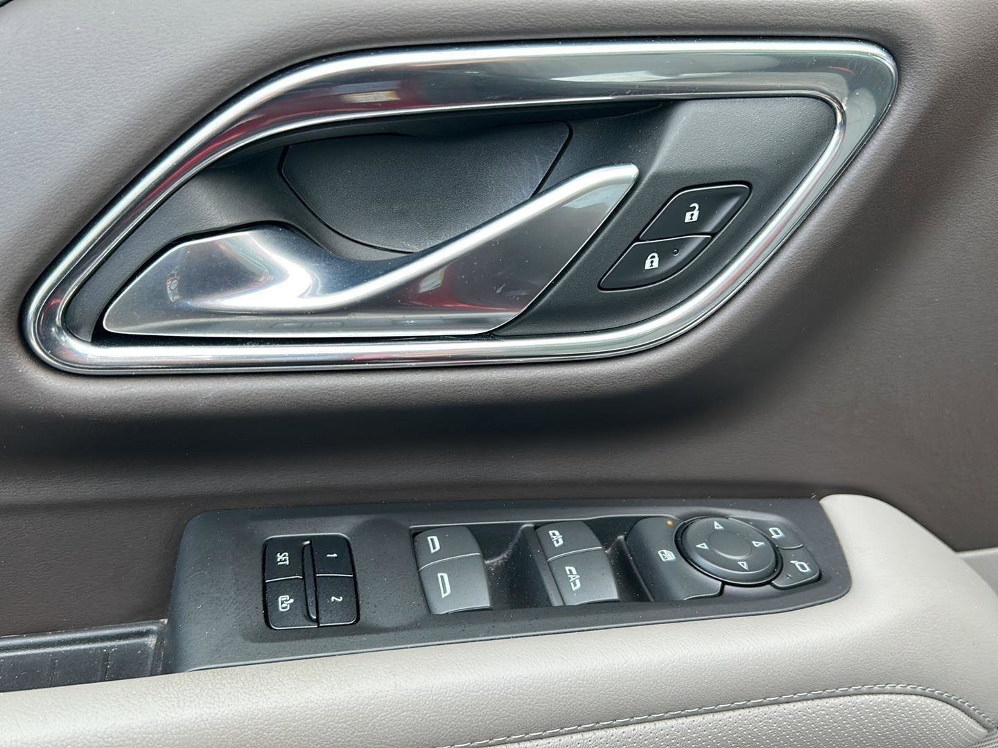 Used 2023 GMC Yukon XL SLT image 11