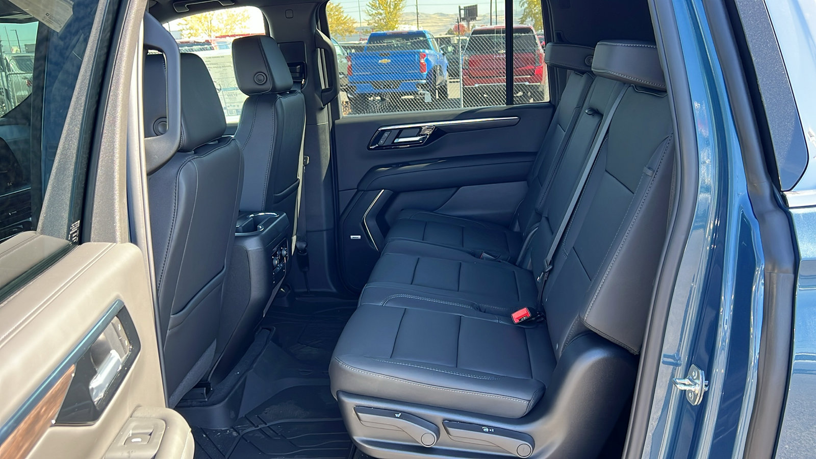 New 2026 Chevrolet Suburban LT w/ Comfort Package image 16